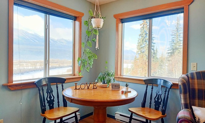 Golden Apartment | Wapiti Suite | Sleeps 2