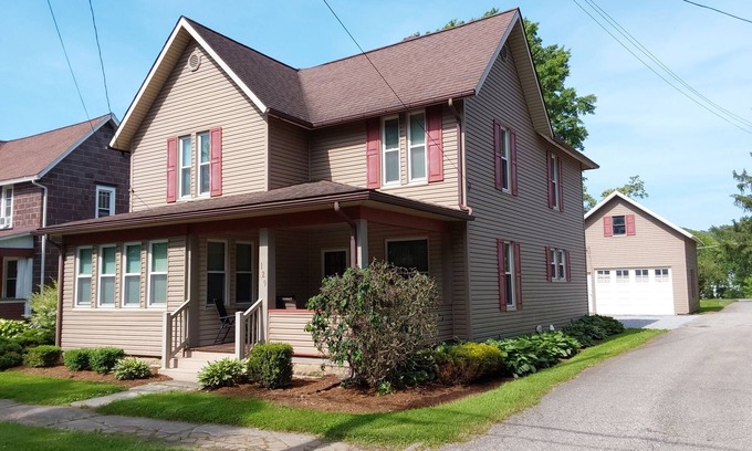 Loudonville House | Warm and inviting downtown home away from home