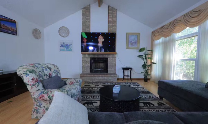 Aurora House | Warm Family Stay with A.K.A