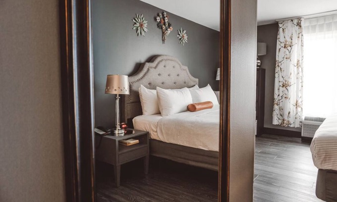 Zion Hotel | Warm Firepit Nights & Mornings w/Breakfast, Books & Garden Views
