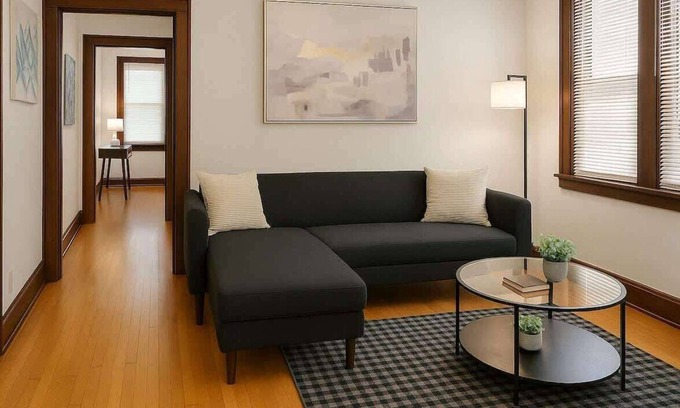 Hermosa Apartment | Warm & Inviting 2BR Apt