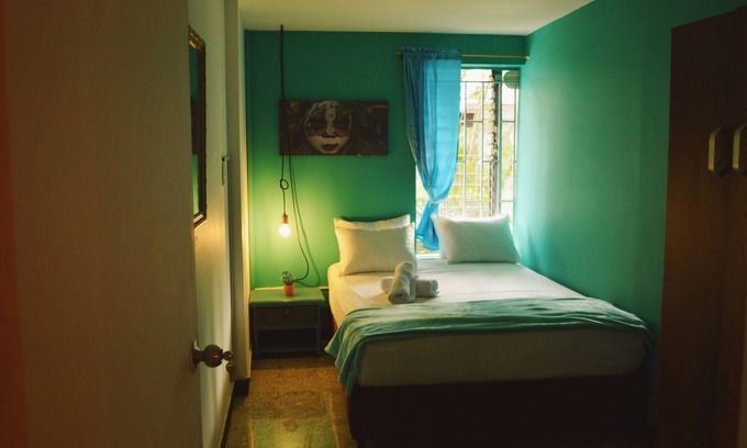 Laureles - Estadio Apartment | Warm room in Laureles 3 minutes away from the 70 st