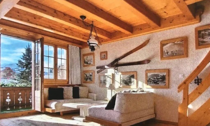 Schoenried Apartment | Warm Timbers Flat With Generous Living Area