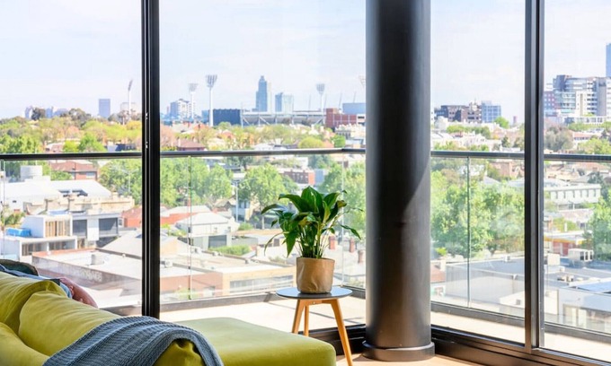 Richmond North Apartment | WARNEY | 180 Views MCG & City Skyline. 2 Car Spots
