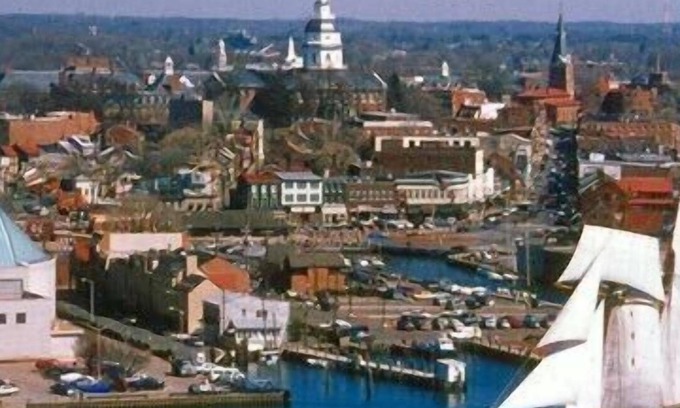 Lake Shore House | Washington Baltimore Annapolis area home, great for re-lo or extended stay