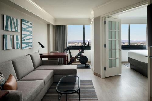 Herndon Hotel | Washington Dulles Marriott Suites
