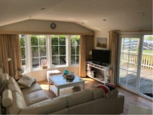 Grou Apartment | Water Chalet Grou nr 6 Recreationpark Yn'e Lijte evt met ligplaats boot