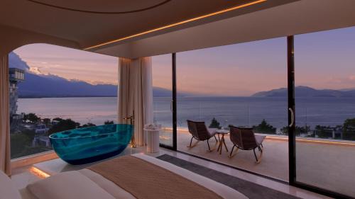 Xiaguan Hotel | Water flows in moon Hotel