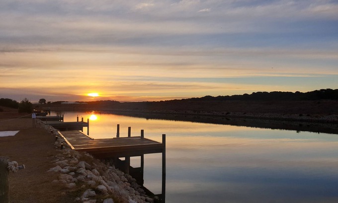Nangkita House | Water Frontage - Beautiful Sunrise in Hindmarsh Island