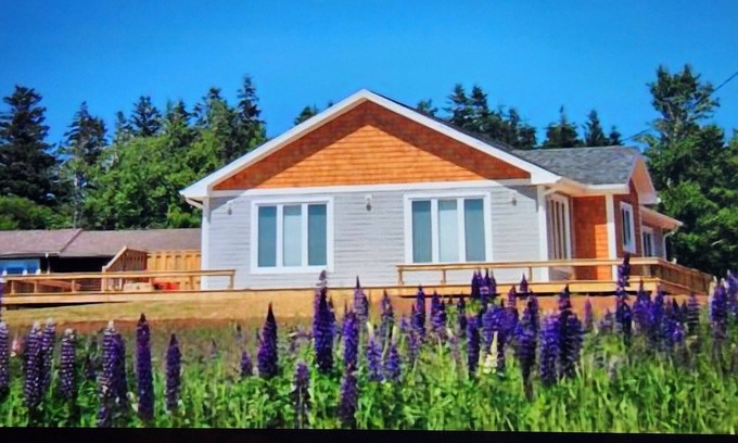 Bayview House | Water view cottage 5 min to Cav Beach, Golf, Anne Green Gables