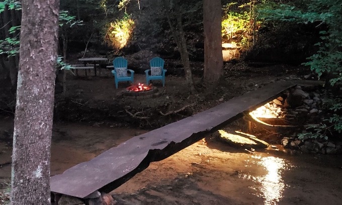 Hickman Apartment | Waterfall Suite- Private Secluded Loft in Lyles