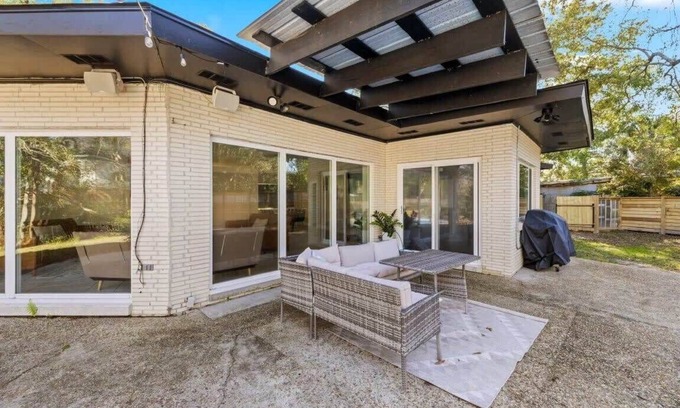 Mobile House | Waterfront 4BR Retreat - Pool, RV Boat, Beach, 20+