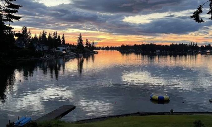 Bonney Lake Apartment | Waterfront - Apartment on Beautiful Lake Tapps! What a view!