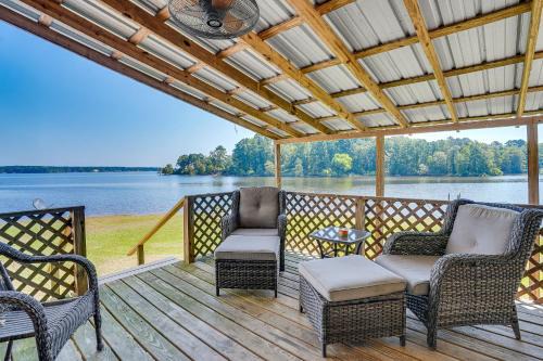 Negreet House | Waterfront Busters Place on Hickory with Fire Pit