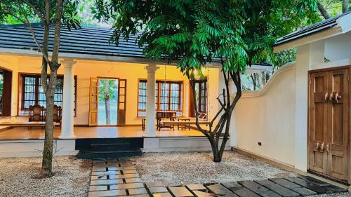 Kollam House | WaterFront by PALMYRA