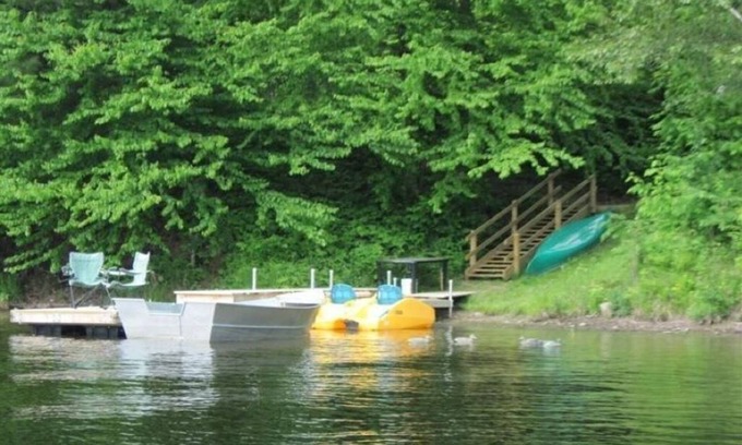 Notre-Dame-du-Laus Cottage | Waterfront Cottage 5 BD/2 BTH — 1 HR Downtown Ottawa 💗