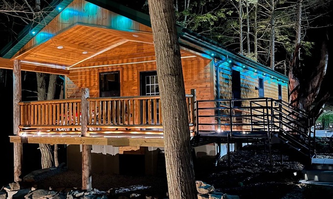 Harrisonville Cabin | WATERFRONT CABIN PRIVATE BEACH HOT TUB FIRE RING FISH HIKE KAYAK