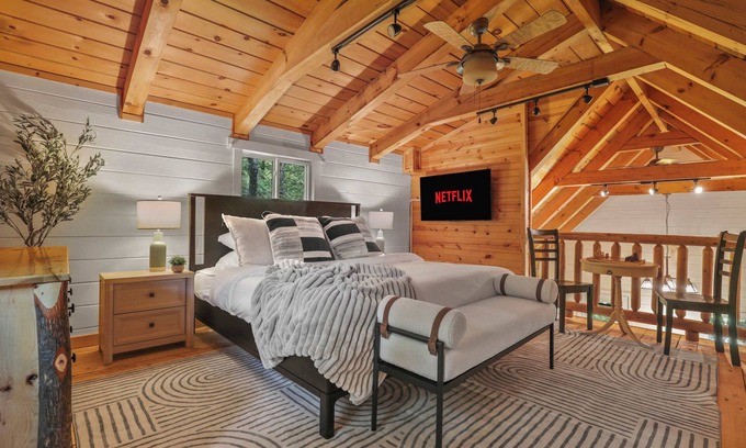 De Soto Cabin | Waterfront Cabin - Sauna - Fire Pit - Private Deck