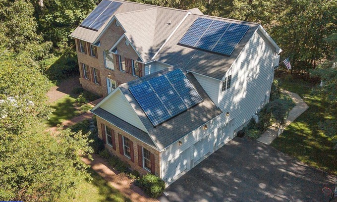 Edgewater House | Waterfront Cheerful 6 BR Home with Private Pier
