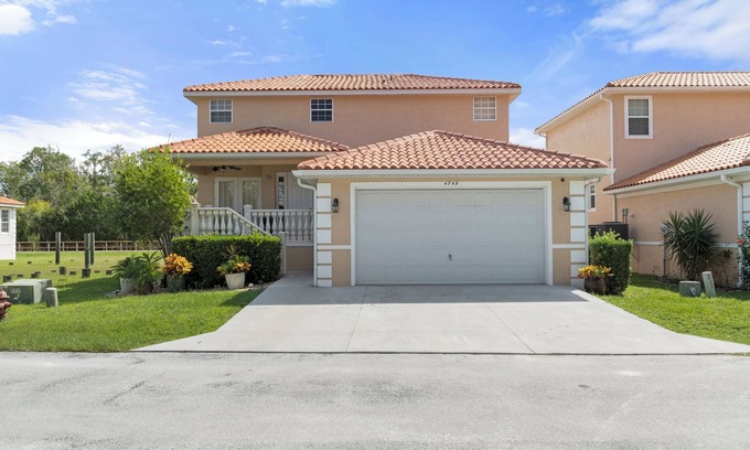 Homosassa Villa | Waterfront! Dock available for rent at rear, kayaks and paddle board included!