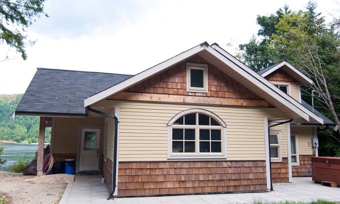 Egmont House | Waterfront,Dock,View,Dive,Kayak,Eagles,Seals,Boating,occasional Whales & Hiking!