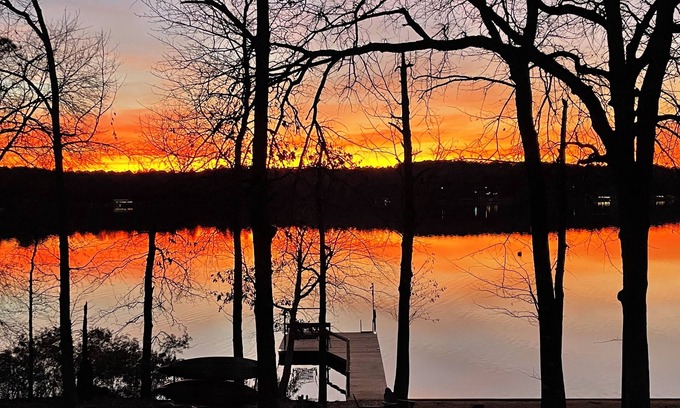 Hawkins House | Waterfront - Enjoy The Sunset Lodge Lake House with kayaks, dock, swimming