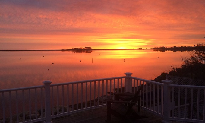 Edgartown House | Waterfront Getaway With Beautiful Views Of Senge Pond.