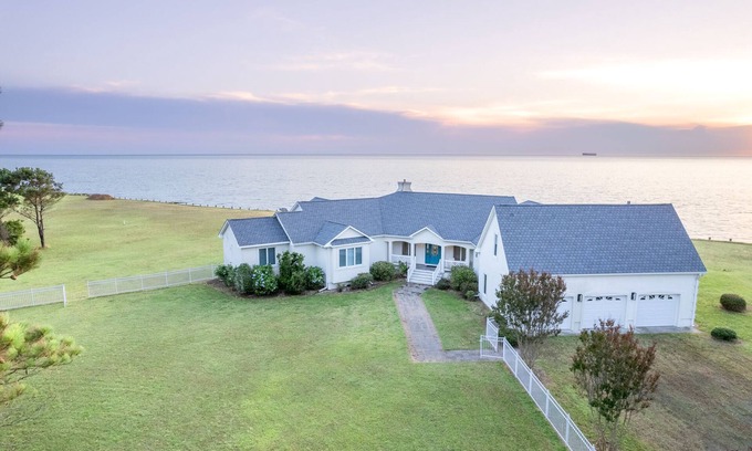 Davis Wharf House | Waterfront, Gorgeous 4 BDR, 3 BA Beautiful views & sunsets