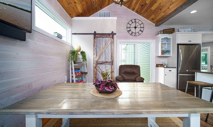 Two Rivers House | WATERFRONT Home-Amazing sunsets, extra amenities, kayaks, canoe, paddle board~