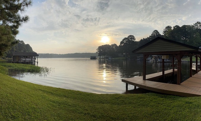 Wildwood Point Cottage | Waterfront home for you and your furry friends.