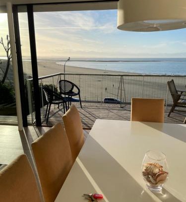 Nelson House | WATERFRONT Home