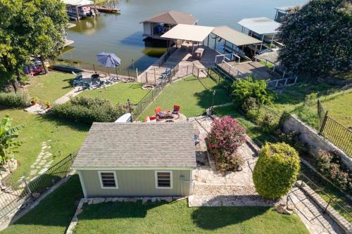 Granbury House | Waterfront Home on Private Lake Granbury Cove