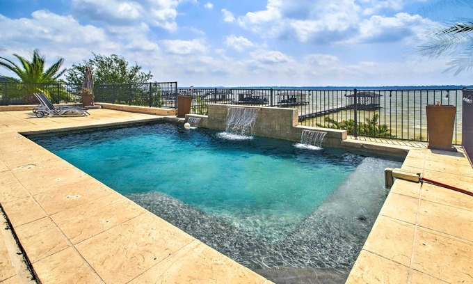 Lake Houston House | Waterfront Home w/Boat Dock on Lake Houston!