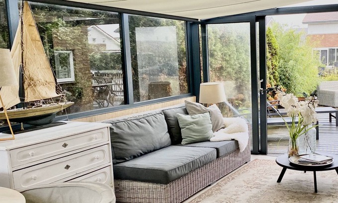 Vinkeveen Villa | Waterfront home with fine sunroom and fireplace