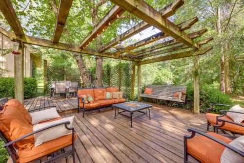 Arkadelphia House | Waterfront Home with Playground Near DeGray and Caddo!