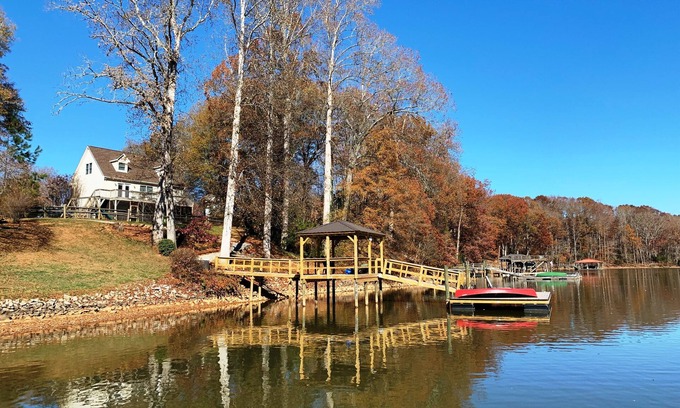 Sherrills Ford House | Waterfront House on Quiet Cove with kayaks, canoe, paddleboard, game room & more