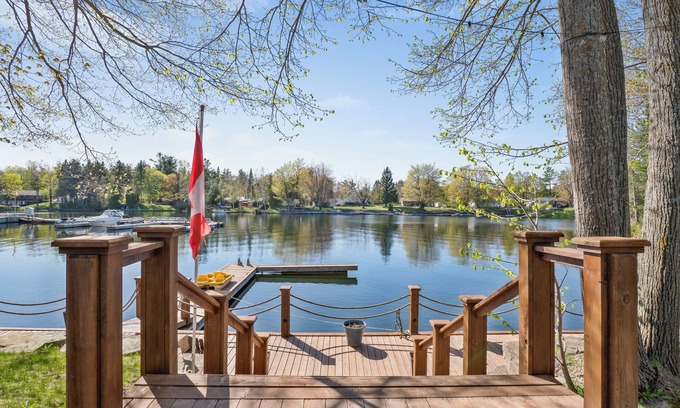 Kirkfield House | Waterfront Kawartha Cottage | Cozy Private Retreat