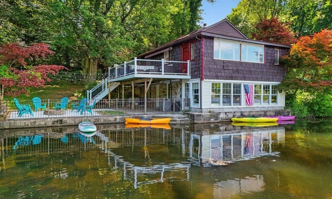 Lake Peekskill House | Waterfront Lake House. Near NYC and hiking trials. Complimentary kayaks provided