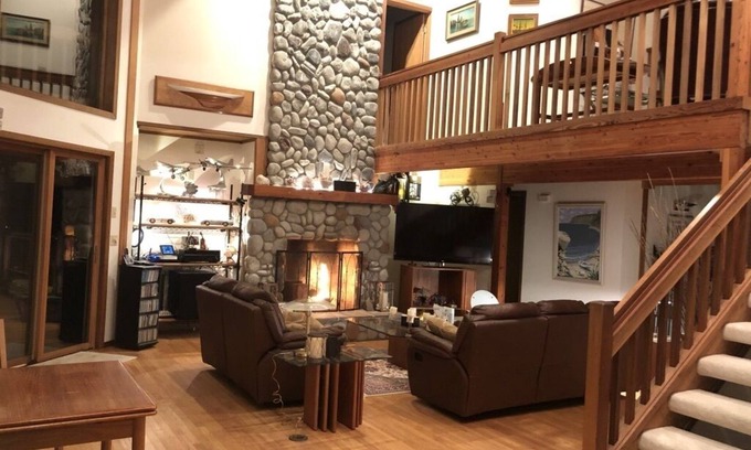 Shelton House | Waterfront Lindal Cedar Home "The Getaway"