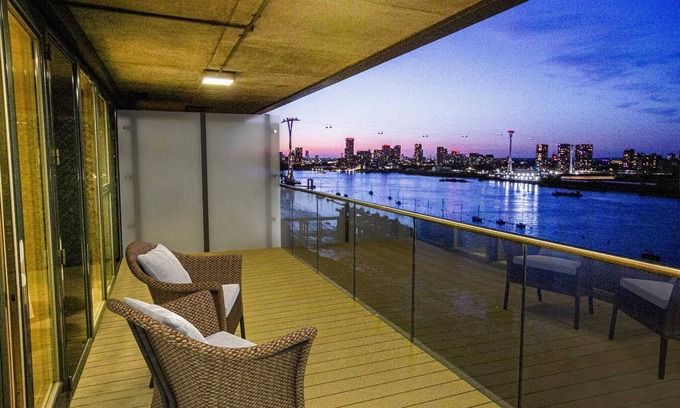 Peninsula Apartment | Waterfront - London Greenwich O2 Arena 2 Bed Apartment