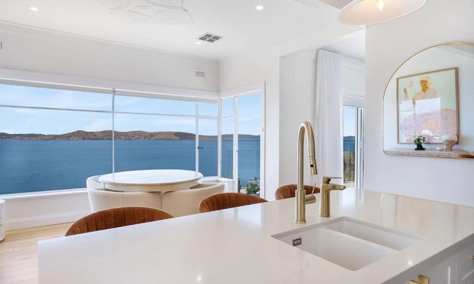 Sandy Bay House | Waterfront luxe- a Hobart oasis