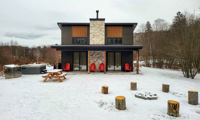 Cheneville House | Waterfront Luxury chalet I-Lac Simon