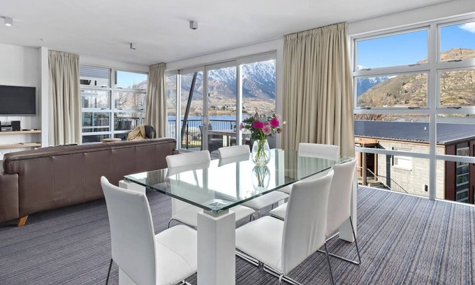 Frankton Apartment | Waterfront Marina Apartment 404 | Modern and comfortable | Great value for money!