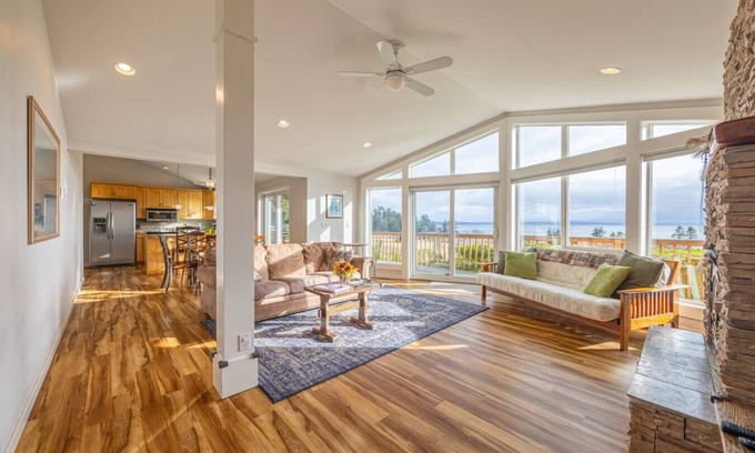 Nordland House | Waterfront Oasis w/Beach Access