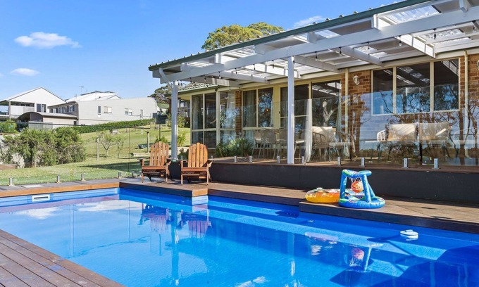 Brightwaters House | Waterfront Paradise Lodge Brightwaters