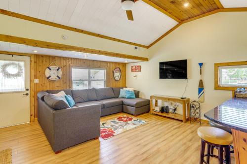 Port Clinton House | Waterfront Port Clinton Cottage with Fire Pit!