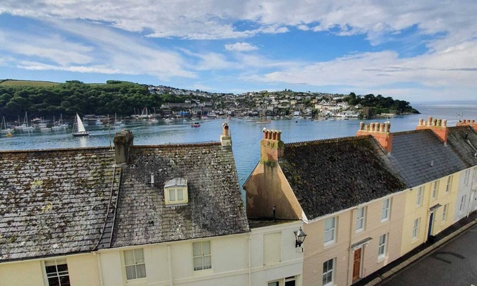 Fowey House | Waterfront property in the heart of Fowey, stunning views close to town & beach