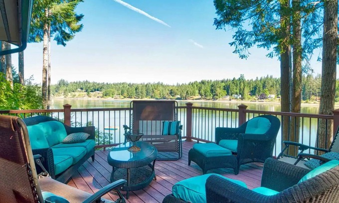 Shelton House | Waterfront retreat on Hammersley Inlet, 3-bedrooms, sleeps 8, with AC