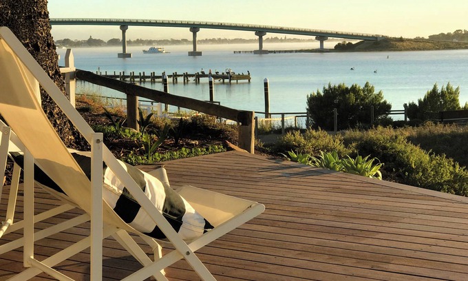 Goolwa Cottage | Waterfront Retreat With Expansive Views - Walking Distance to Wharf & Cafes