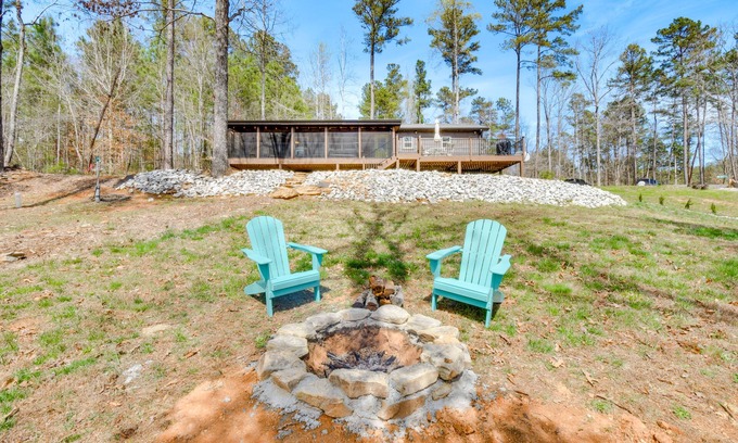 Seneca Cabin | Waterfront Seneca Cabin ~ 4 Mi to Boat Launch!